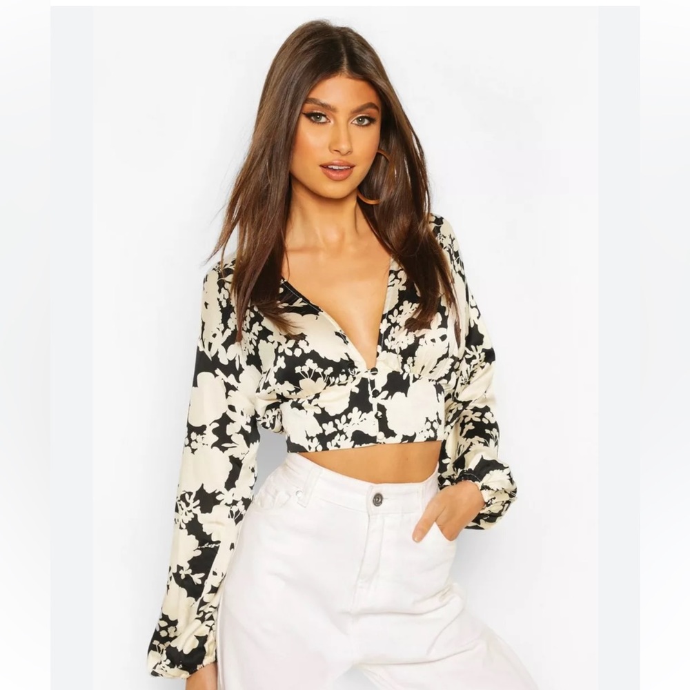 NWT Printed Satin Button Through
Blouse boohoo size: 4